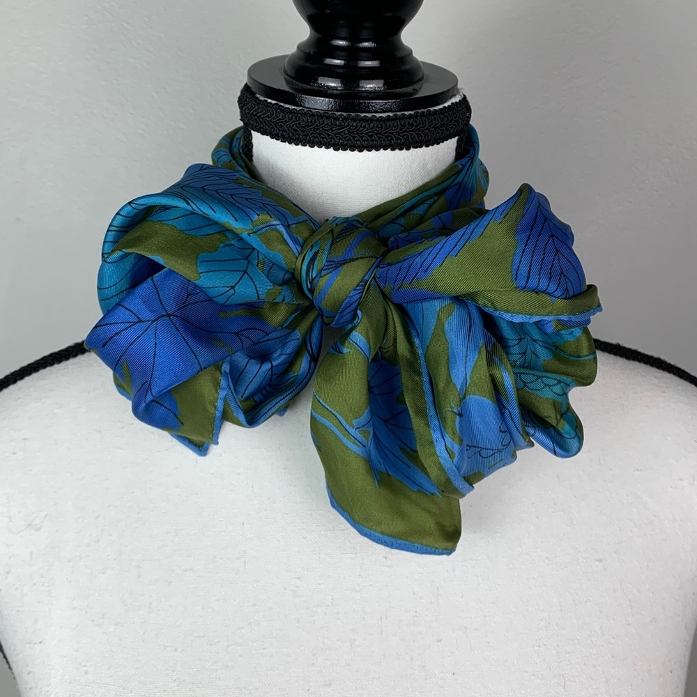 Vera Neumann Vintage Leaf Print Scarf